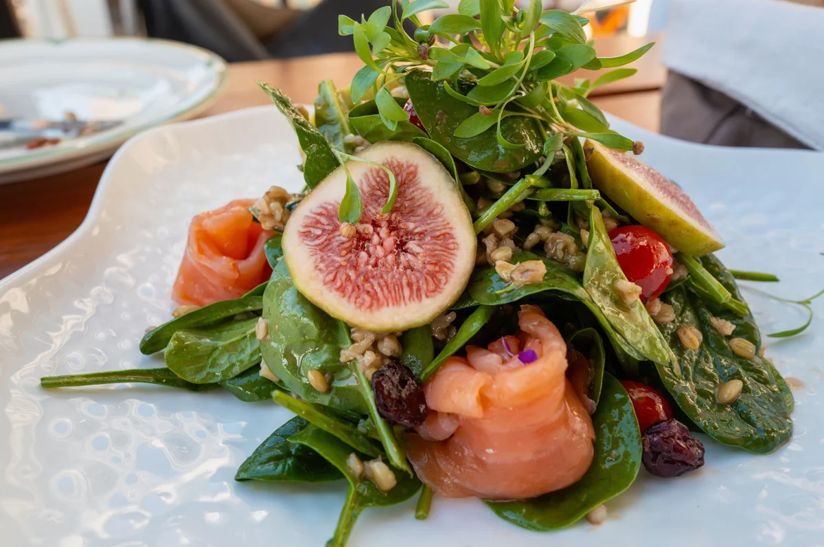 A plate filled with fiber-rich foods like fruits, vegetables, and grains A plate filled with fiber-rich foods like fruits, vegetables, and grains