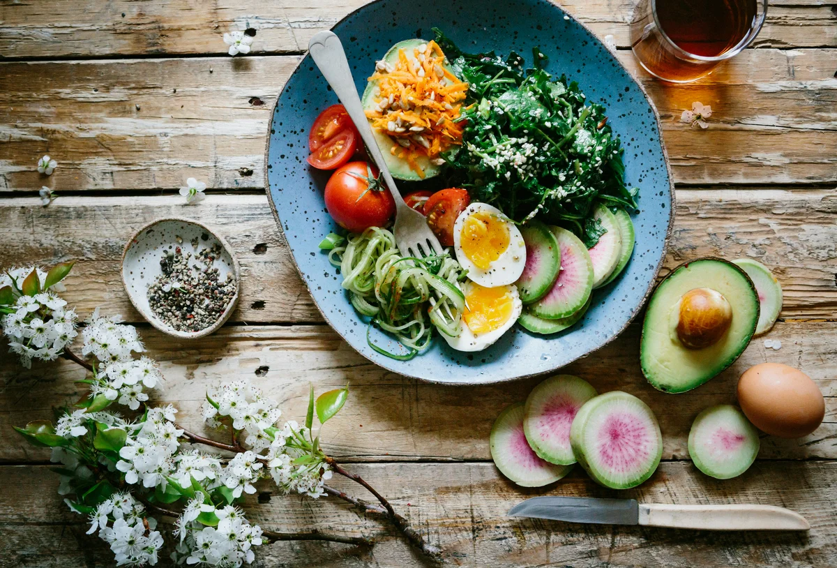 A healthy high-fiber meal that helps avoid bloating while traveling A healthy high-fiber meal that helps avoid bloating while traveling