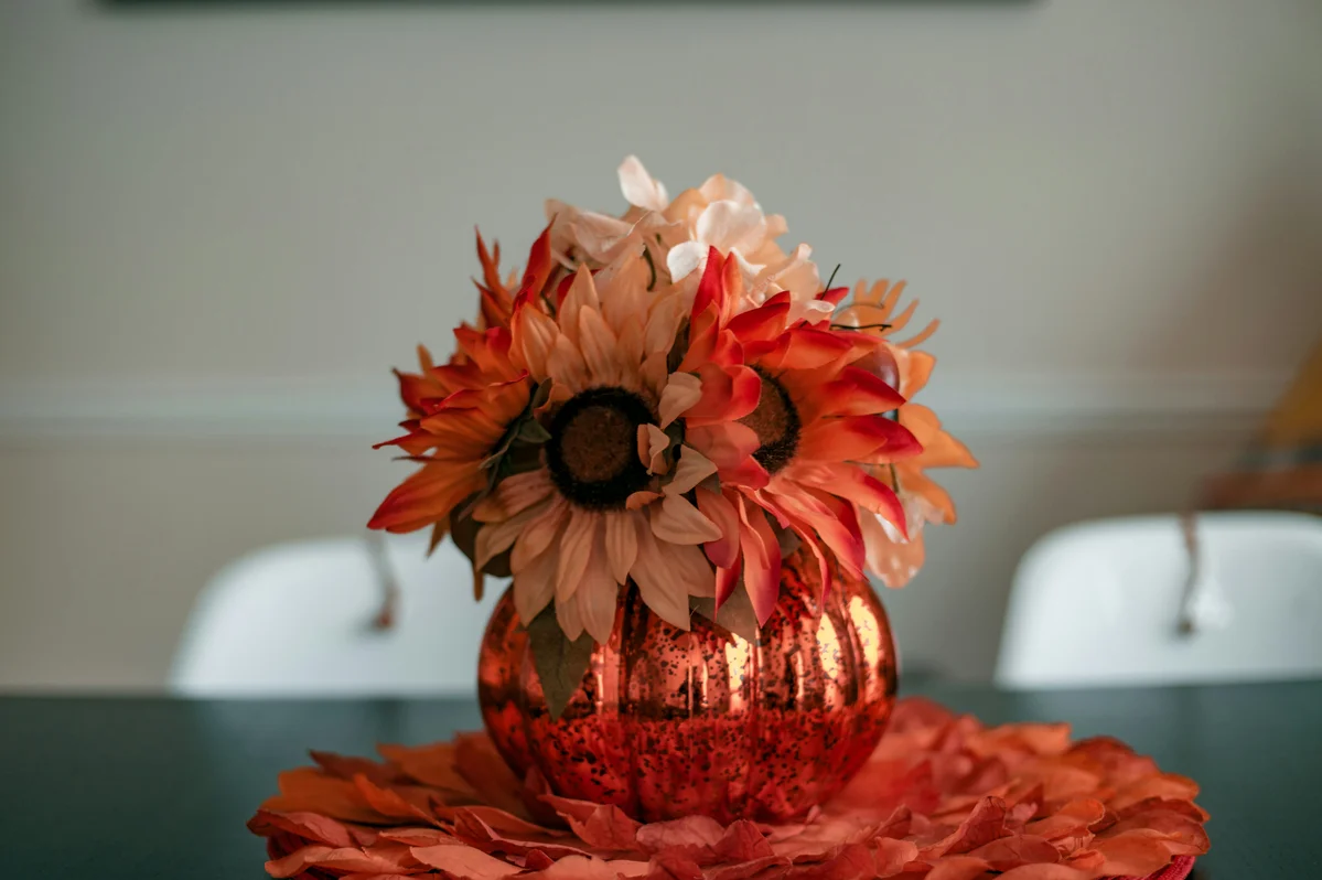 Step-by-step guide to creating floral decor with a plunger Step-by-step guide to creating floral decor with a plunger