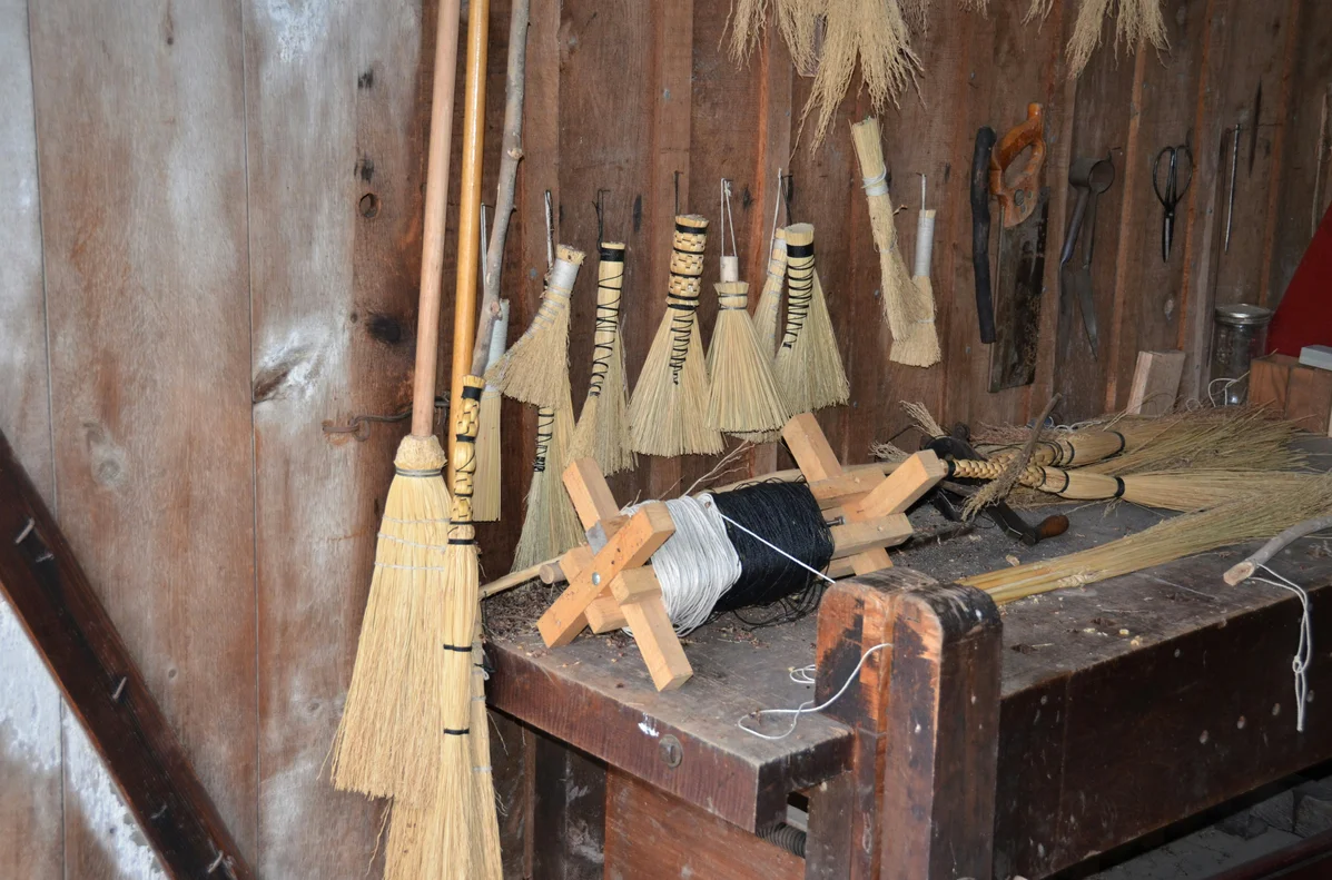 Tools used for safely removing spiders from home Tools used for safely removing spiders from home