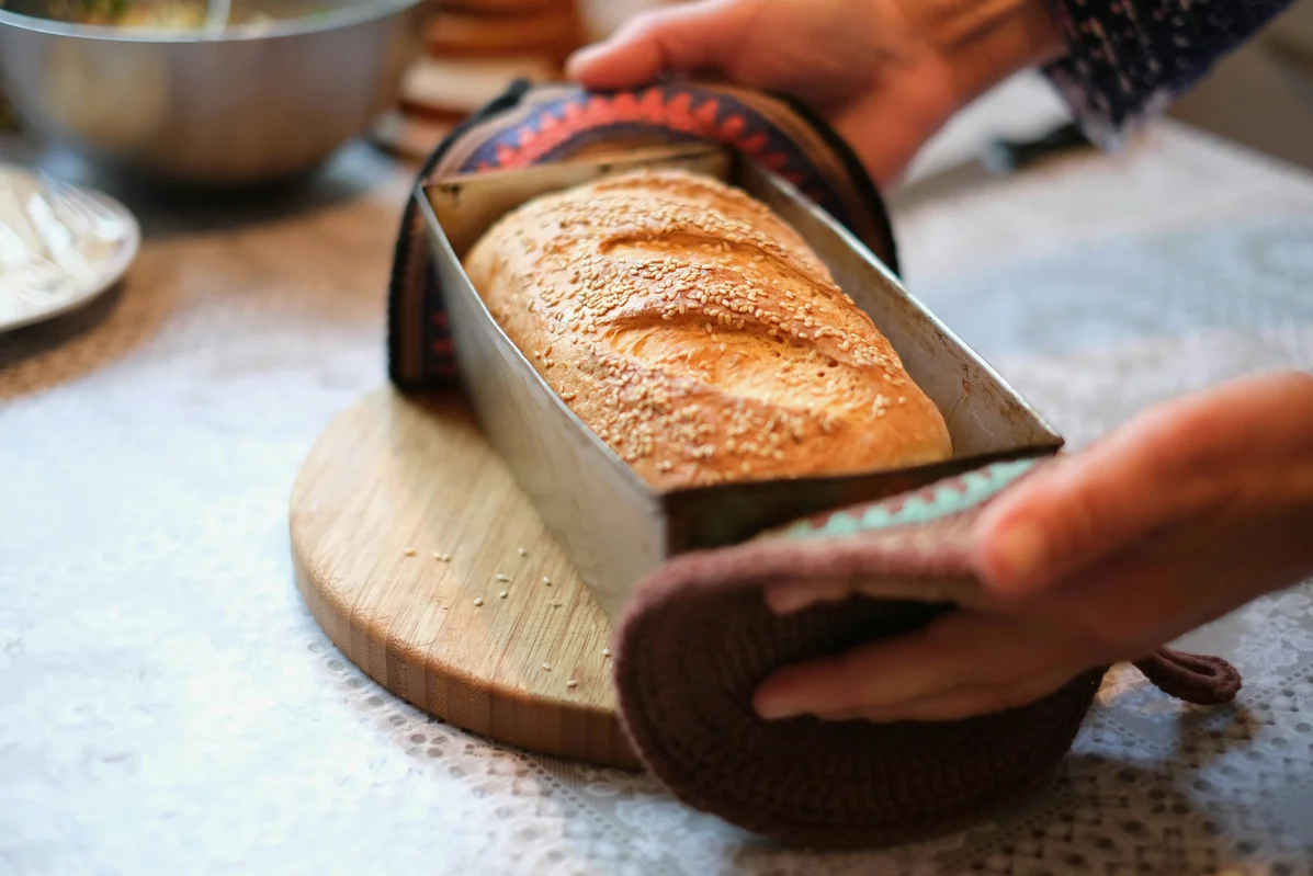 16 Creative Ways to Reuse Old Bread Pans Instead of Discarding Them