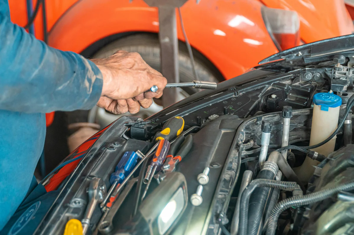A collection of car maintenance tools for self-checks A collection of car maintenance tools for self-checks